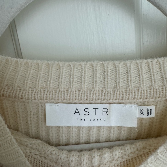 ASTR Romina Sweater in Cream Size XS - Picture 3 of 4